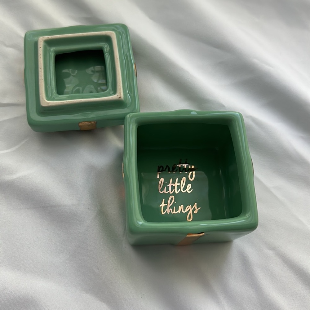 Jewelry box